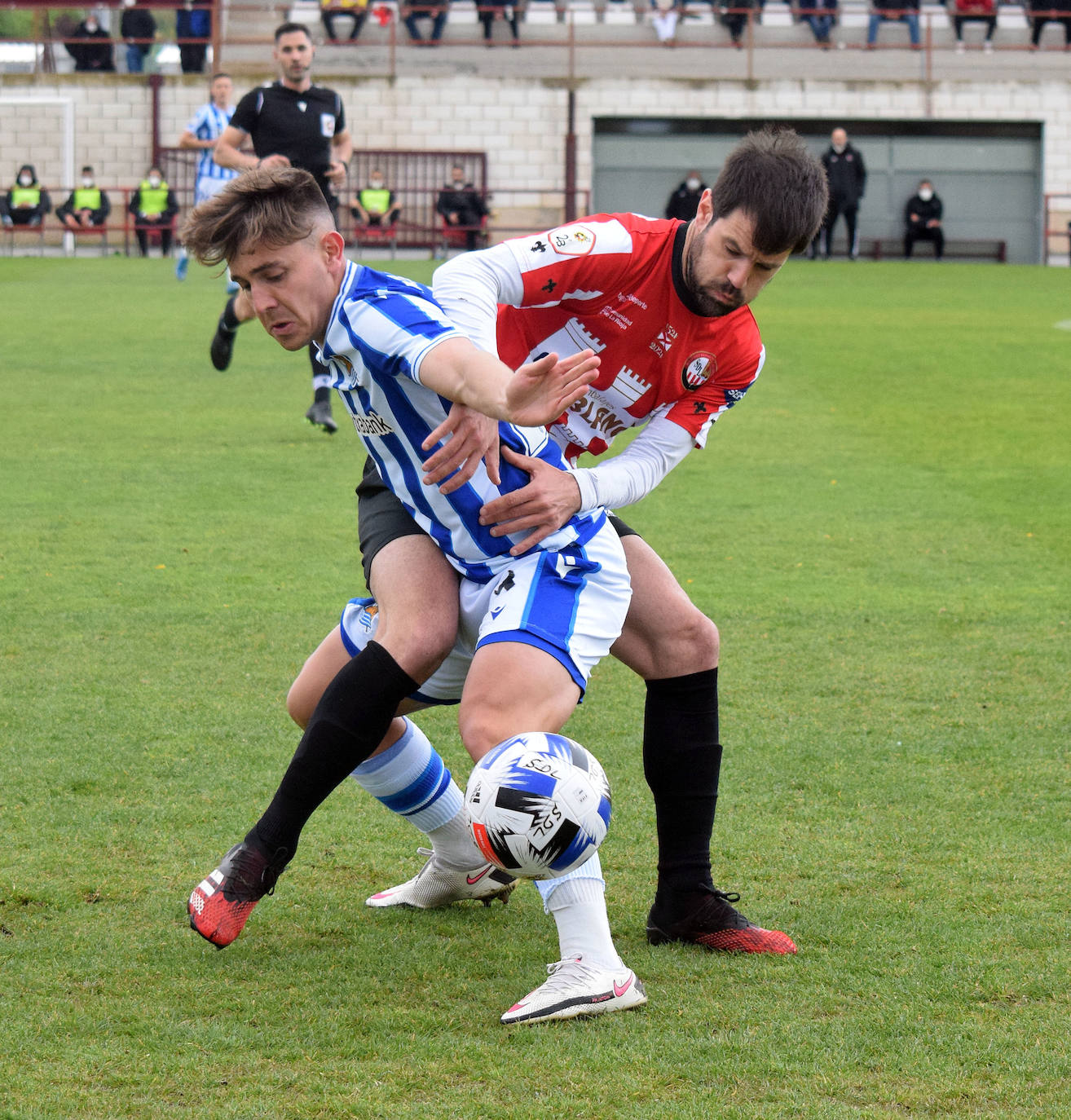 Fotos: Las imágenes del empate entre la SD Logroñés y la Real Sociedad B