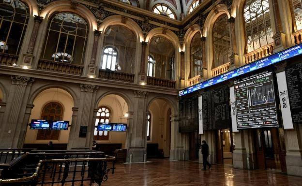 Interior de la Bolsa de Madrid. 