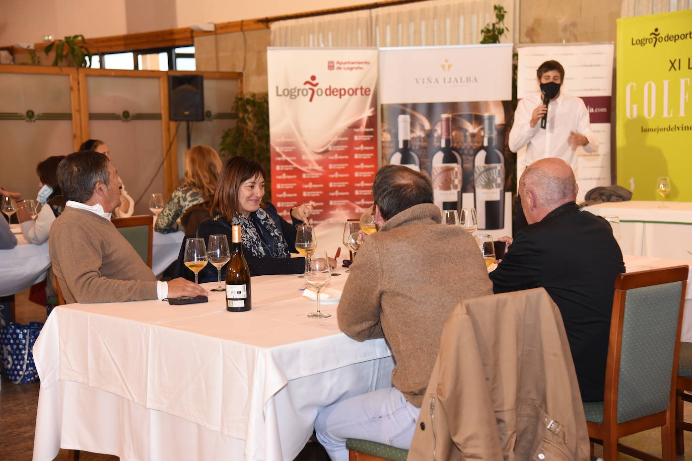 Entrega de premios a los ganadores del Torneo Viña Ijalba, de la Liga de Golf y Vino.