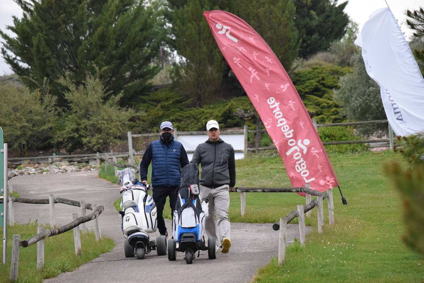 Imágenes de los jugadores durante el Torneo Viña Ibalba, de la Liga de Golf y Vino.