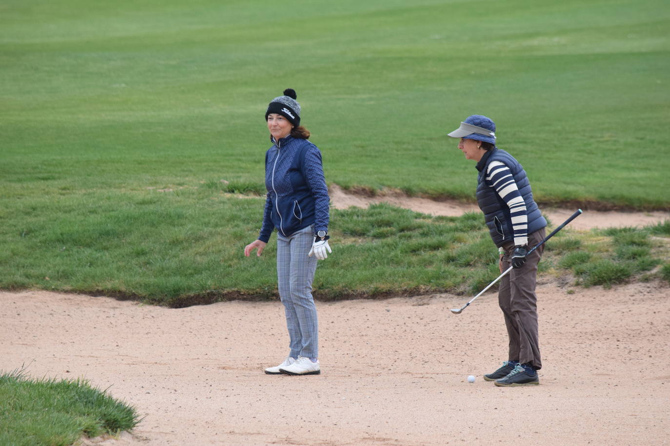 Imágenes de los jugadores durante el Torneo Viña Ibalba, de la Liga de Golf y Vino.