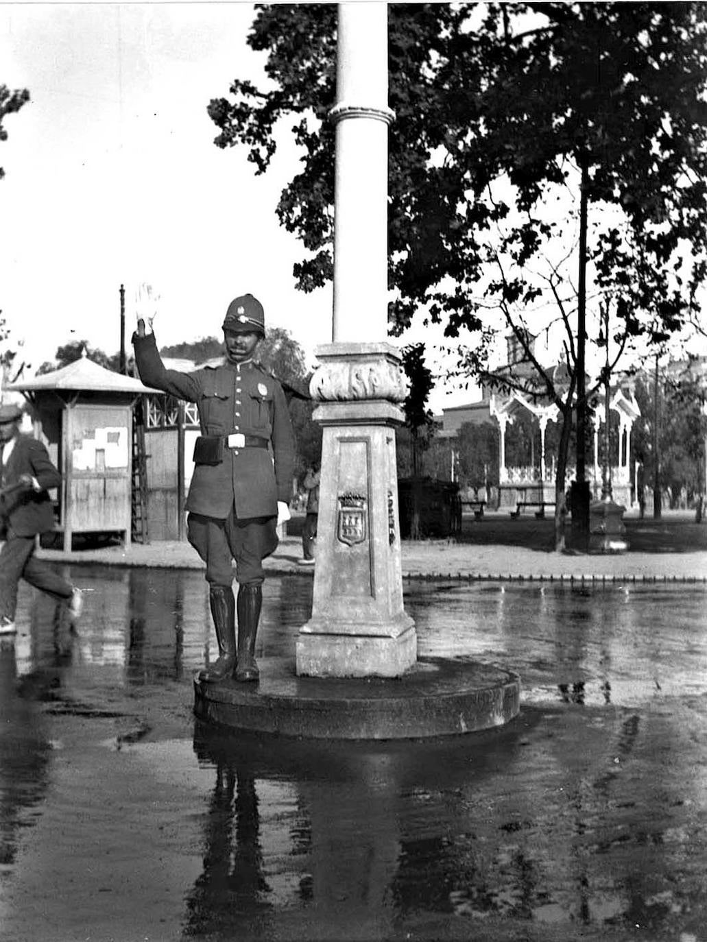 Fermín Galar, El Botas, dirigiendo el tráfico
