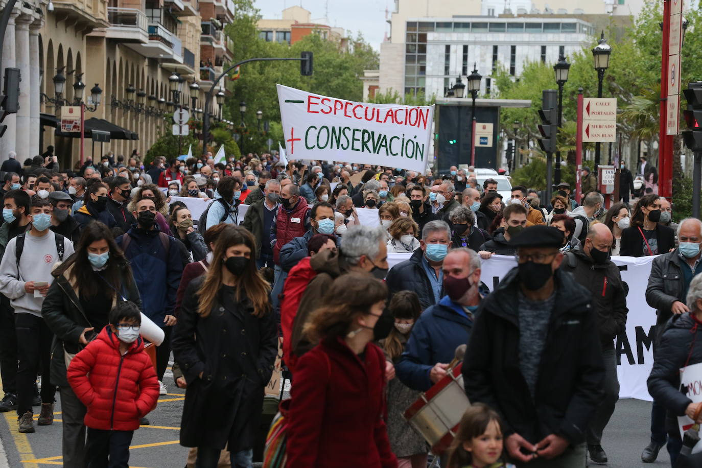 Fotos: Manifestación contra los megaparques eólicos, organizada por la Plataforma por el Desarrollo Sostenible del Alto Cidacos en Logroño