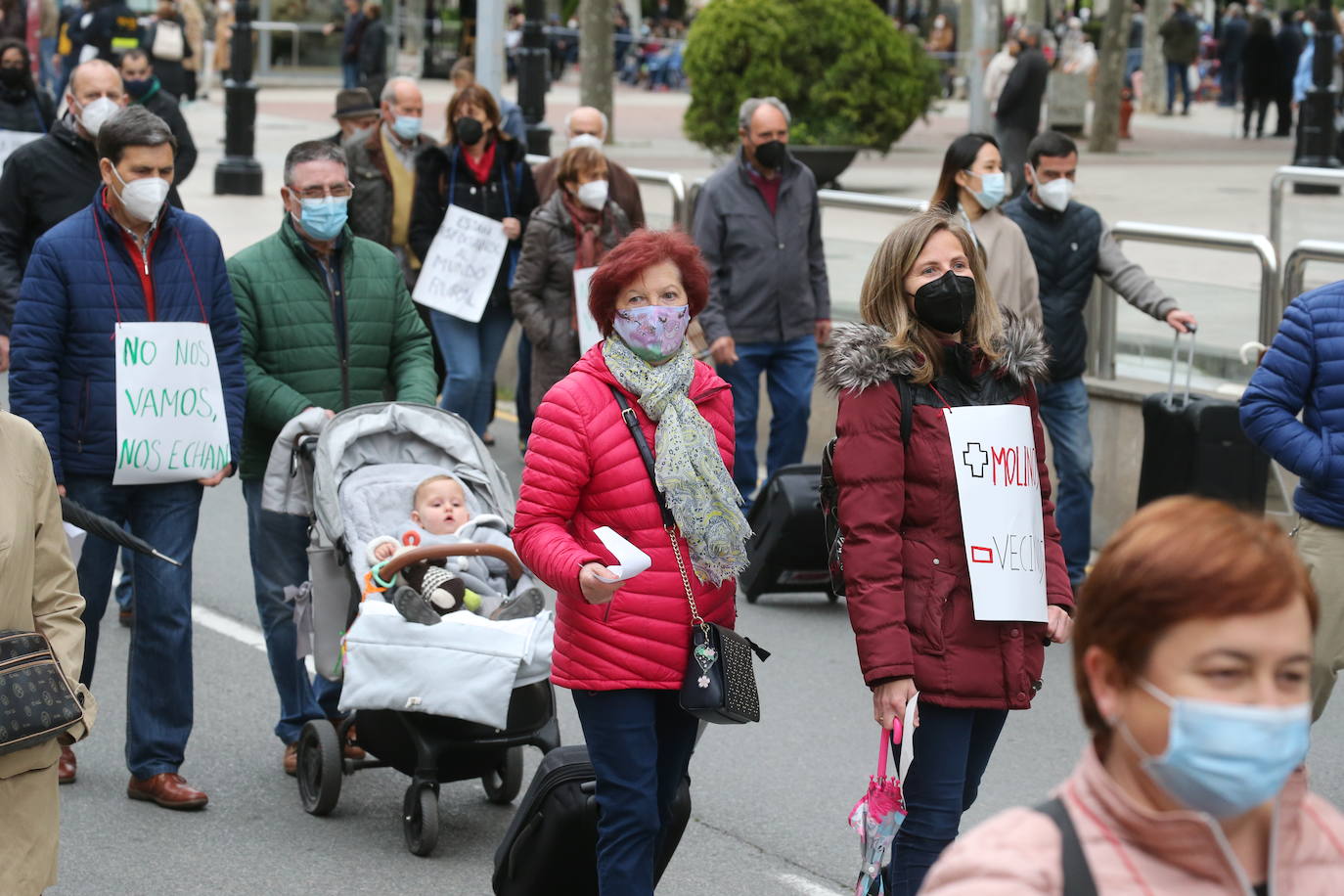 Fotos: Manifestación contra los megaparques eólicos, organizada por la Plataforma por el Desarrollo Sostenible del Alto Cidacos en Logroño