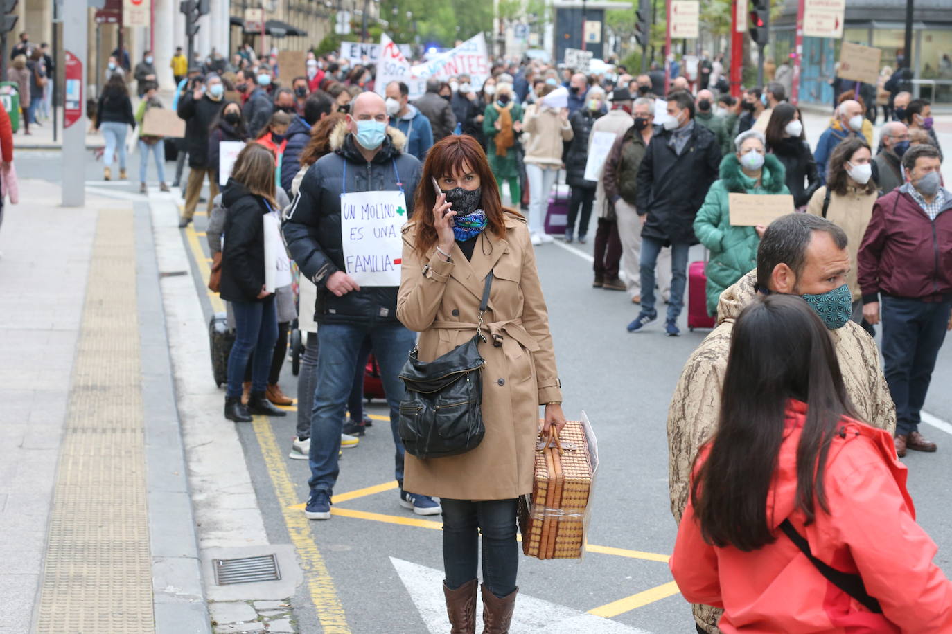 Fotos: Manifestación contra los megaparques eólicos, organizada por la Plataforma por el Desarrollo Sostenible del Alto Cidacos en Logroño