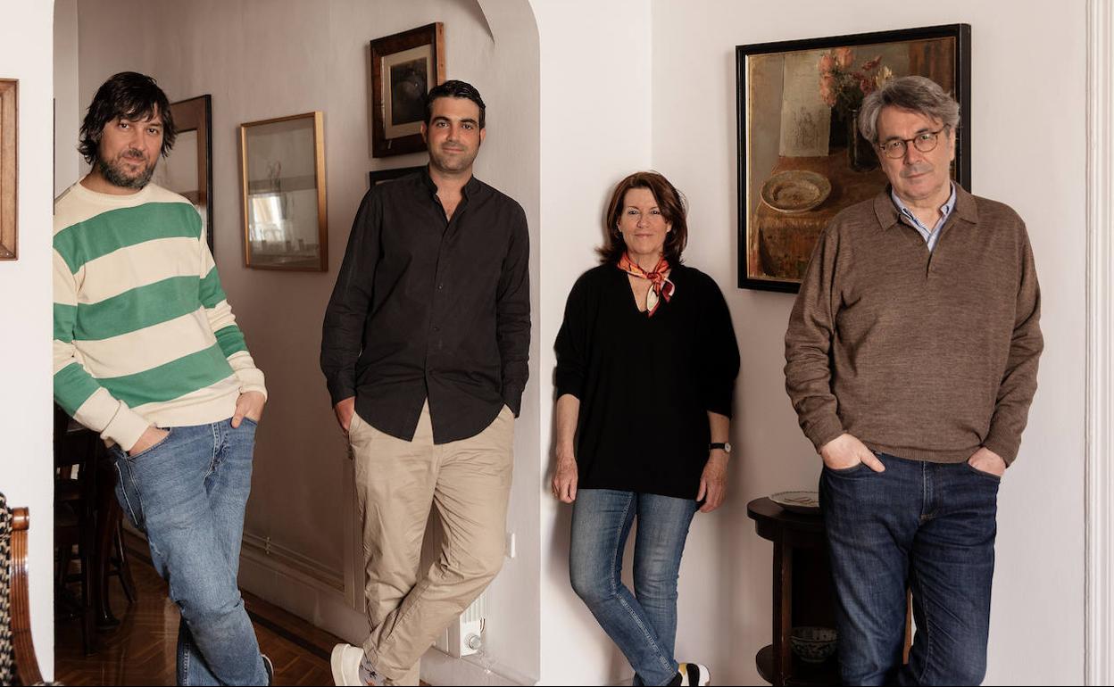 La familia Trapiello al completo. Los hijos, Rafael y Guillermo, junto a sus padres Miriam y Andrés.