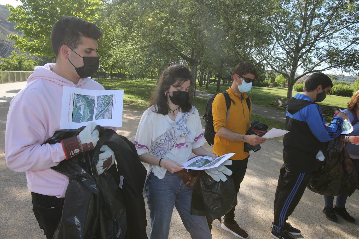 A la iniciativa, puesta en marcha por el Consejo de Estudiantes y ASUR, se suman la asociación vecinal de Los Lirios y otros colectivos como Asprodema y APIR. 