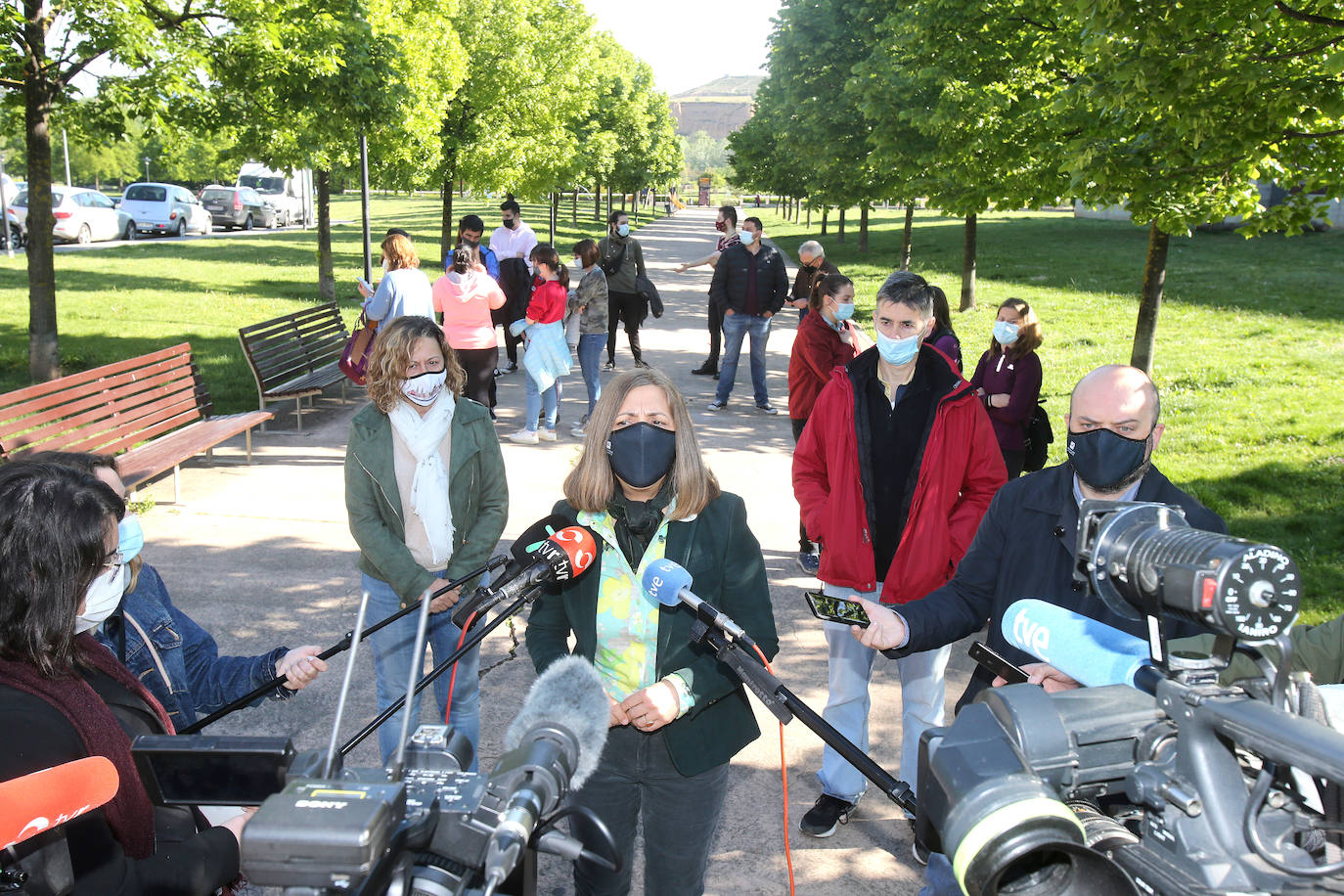 A la iniciativa, puesta en marcha por el Consejo de Estudiantes y ASUR, se suman la asociación vecinal de Los Lirios y otros colectivos como Asprodema y APIR. 