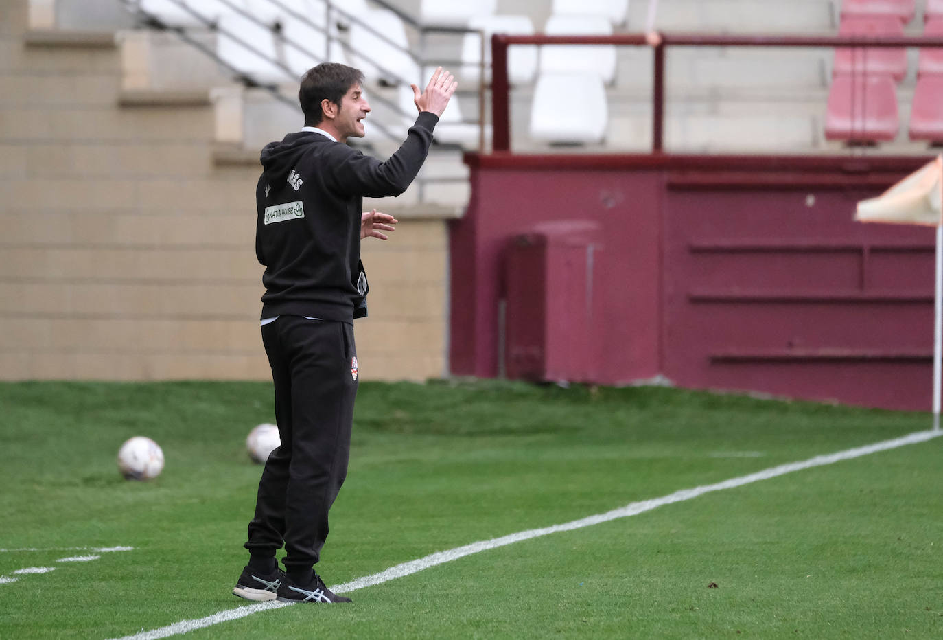 Fotos: Las imágenes de la dura derrota de la UD Logroñés ante el Girona