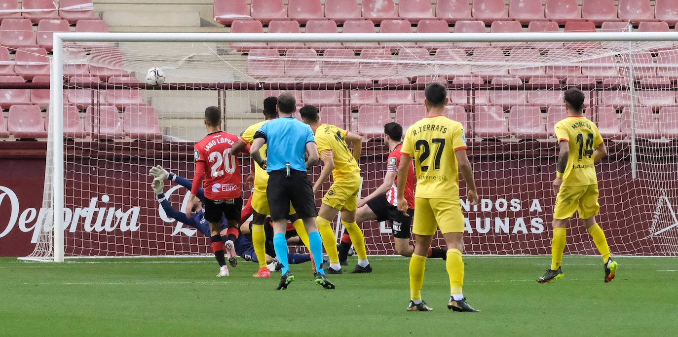 Fotos: Las imágenes de la dura derrota de la UD Logroñés ante el Girona