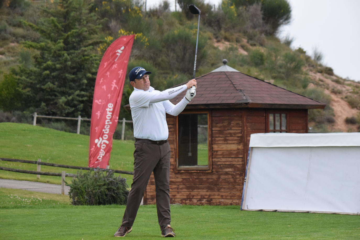 Los participantes en el torneo Bodegas Altanza de la Liga de Golf y Vino disfrutaron de un gran día de gol en El Campo de Logroño.