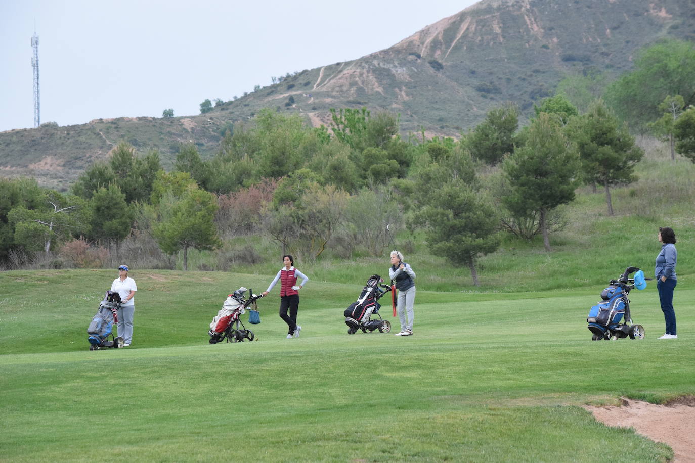 Los participantes en el torneo Bodegas Altanza de la Liga de Golf y Vino disfrutaron de un gran día de gol en El Campo de Logroño.