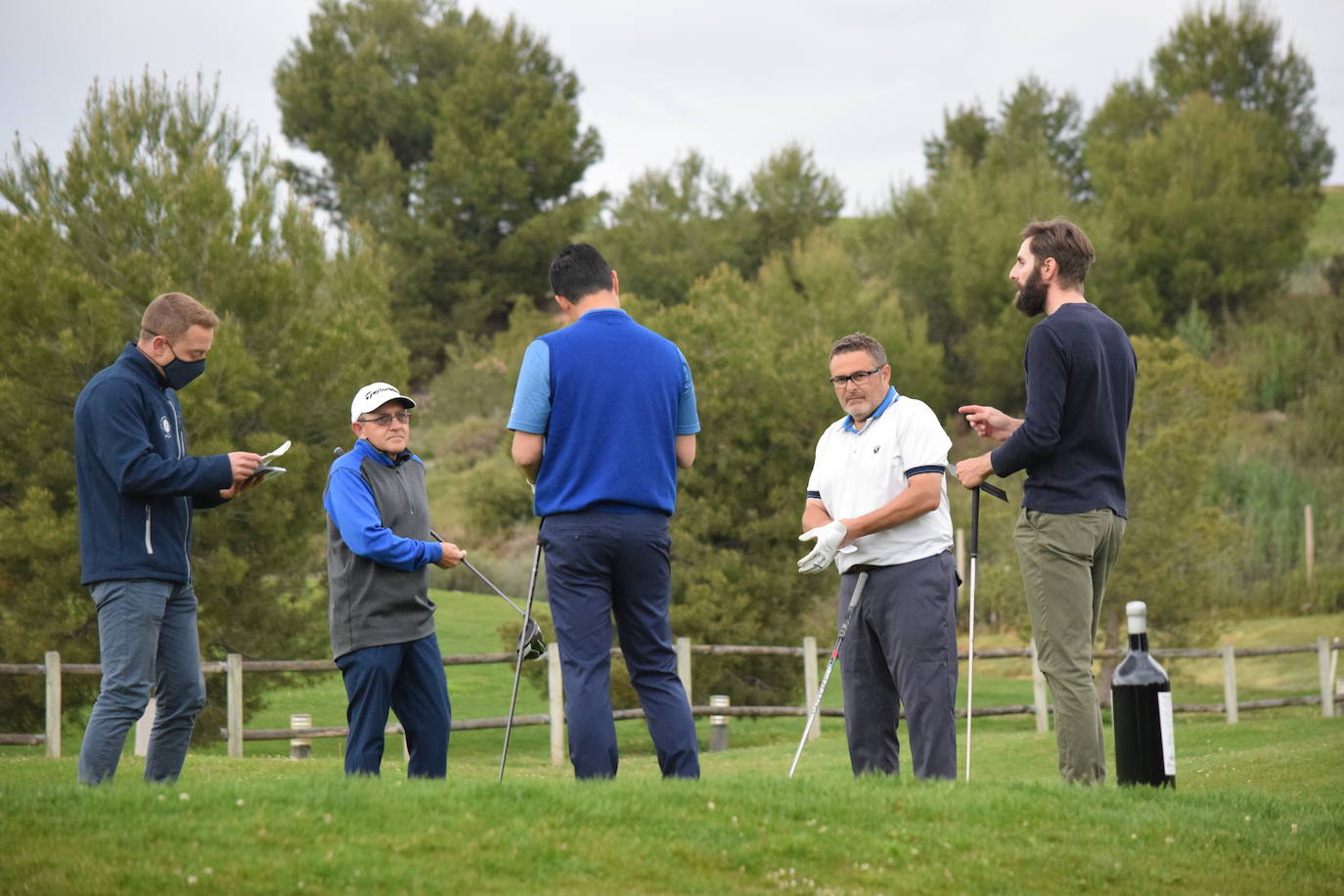 Los participantes en el torneo Bodegas Altanza de la Liga de Golf y Vino disfrutaron de un gran día de gol en El Campo de Logroño.