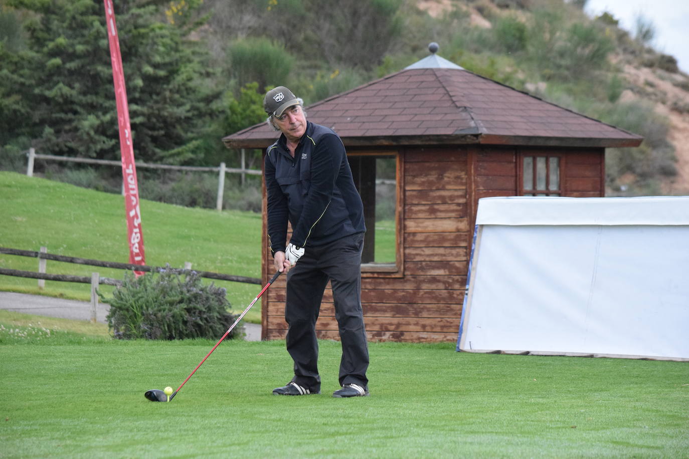 Los participantes en el torneo Bodegas Altanza de la Liga de Golf y Vino disfrutaron de un gran día de gol en El Campo de Logroño.