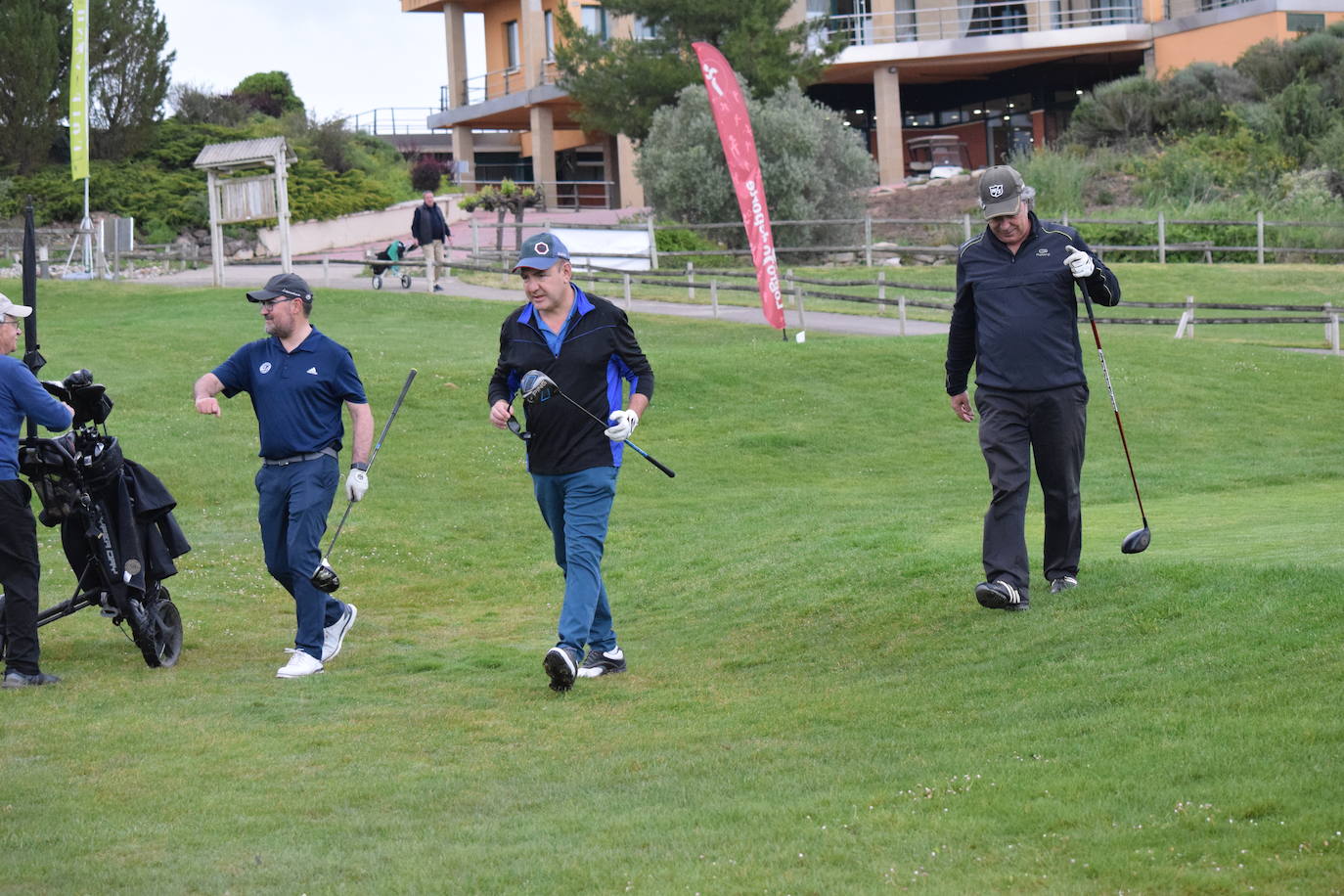 Los participantes en el torneo Bodegas Altanza de la Liga de Golf y Vino disfrutaron de un gran día de gol en El Campo de Logroño.