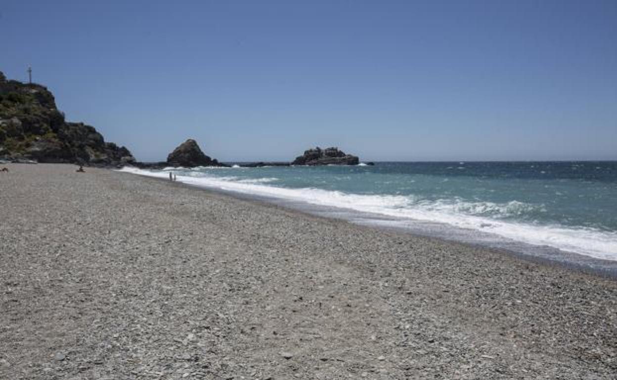 Una de las playas andaluzas, concretamente en el litoral granadino, con bandera azul 