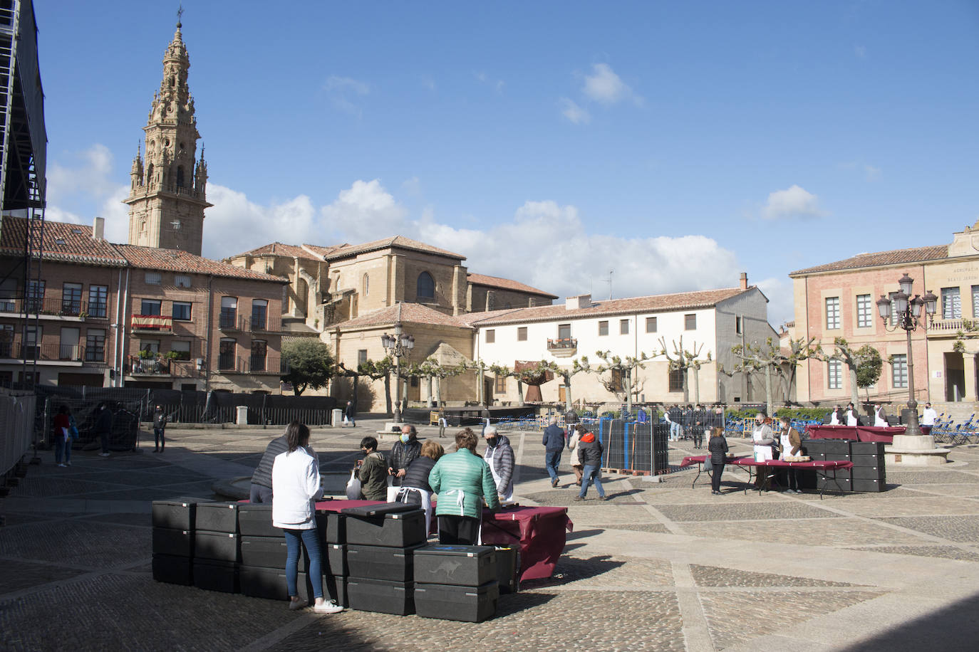 Reparto del Almuerzo del Santo, en la festividad de Santo Domingo de la Calzada