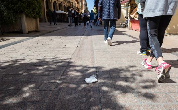 Dos fallecidos en una jornada en la que bajan los casos activos y la incidencia