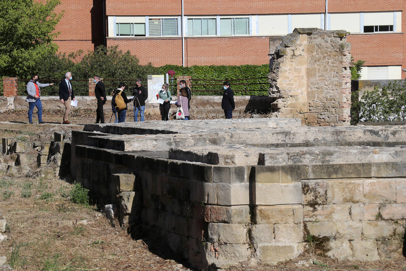 Fotos: Visita al recinto histórico logroñés de Valbuena