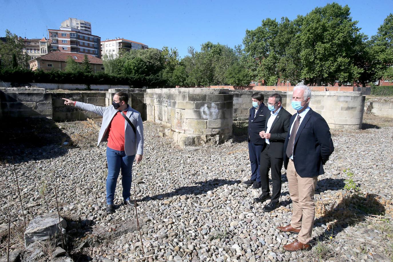 Fotos: Visita al recinto histórico logroñés de Valbuena