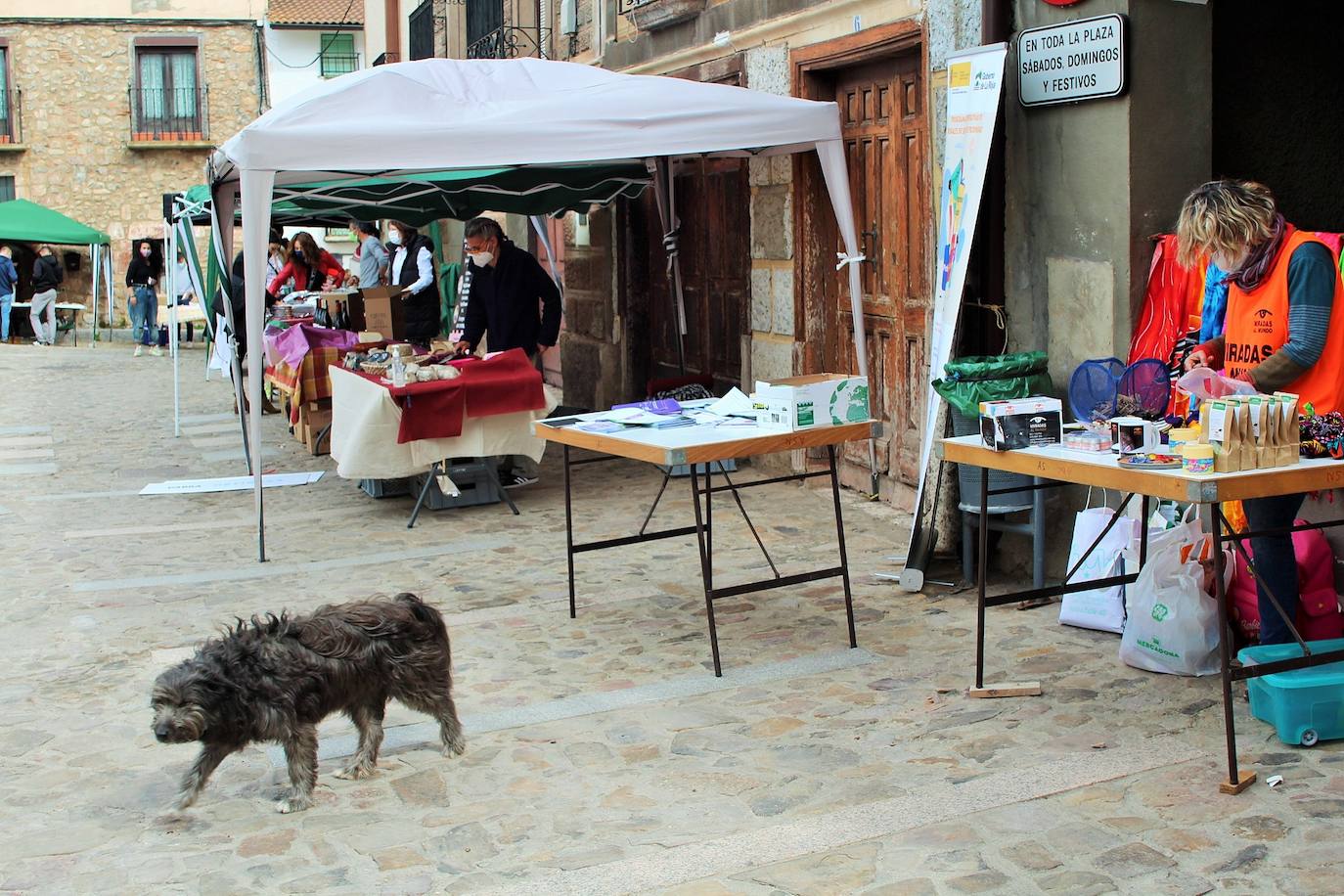 Fotos: Nieva recupera los mercados de artesanía y producción local en Nieva