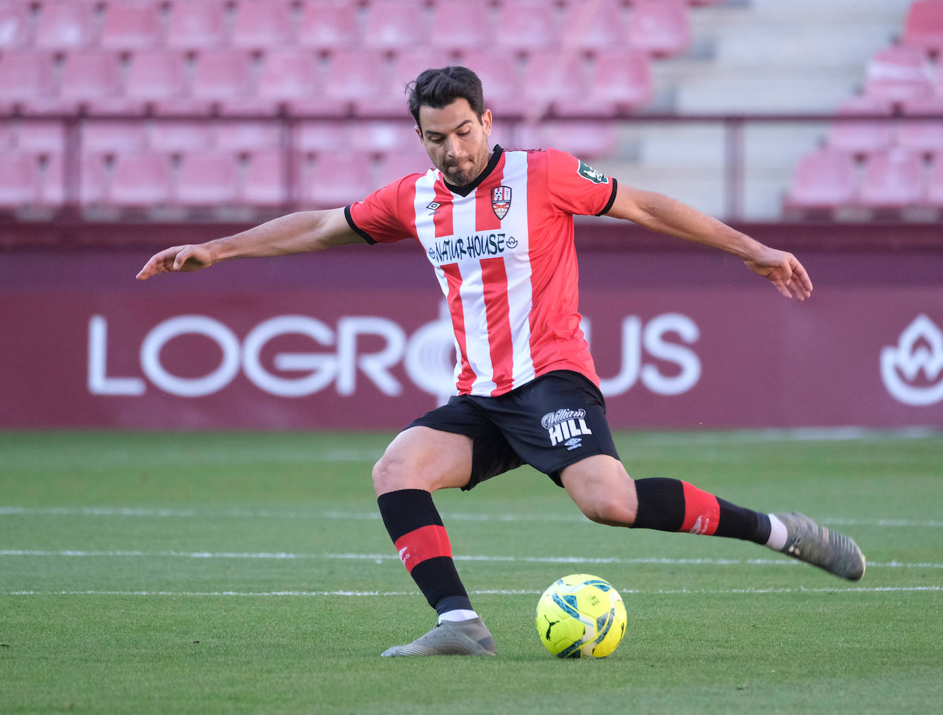 Fotos: Las imágenes de la victoria de la UD Logroñés sobre el Fuenlabrada