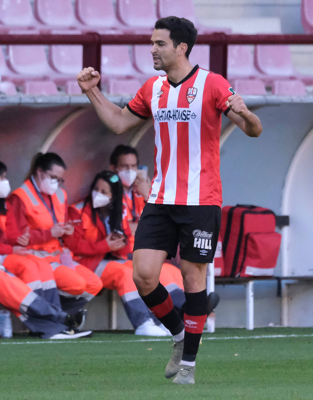 Fotos: Las imágenes de la victoria de la UD Logroñés sobre el Fuenlabrada