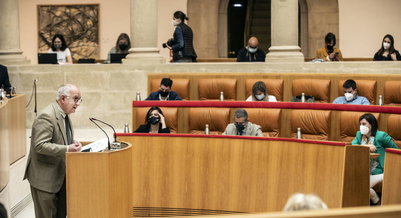 Fotos: Encuentros y gestos en el Pleno del Parlamento de La Rioja