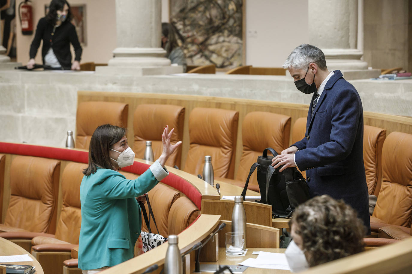 Fotos: Encuentros y gestos en el Pleno del Parlamento de La Rioja