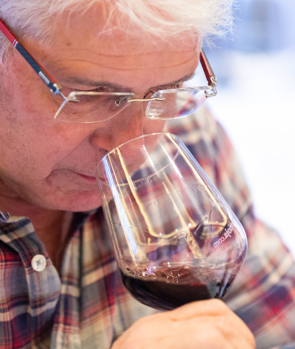 Bodegas Valdelacierva presentó anoche en los salones del Restaurante Delicatto la colección casi completa de sus elaboraciones de Rioja para el club de catas de lomejordelvinoderioja.com