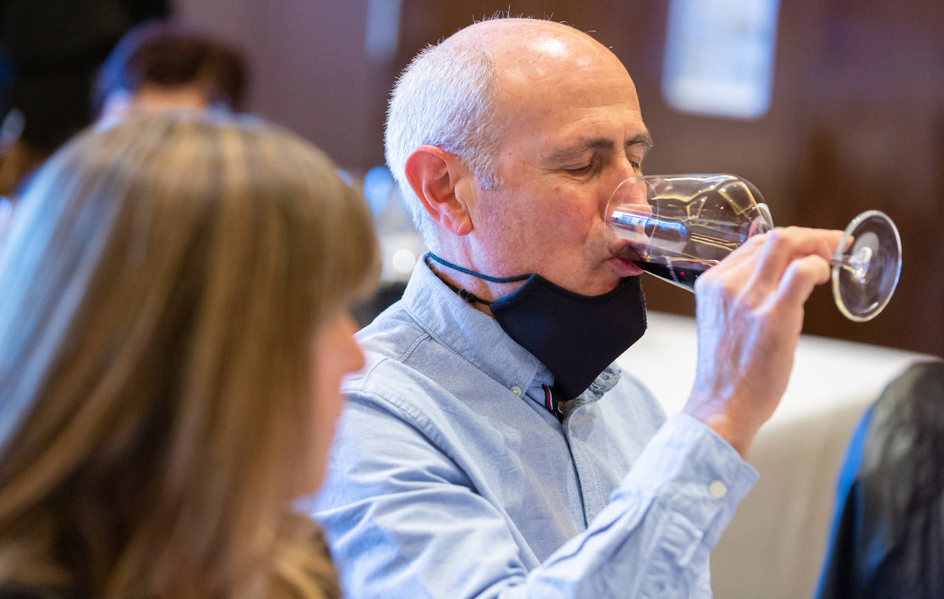 Bodegas Valdelacierva presentó anoche en los salones del Restaurante Delicatto la colección casi completa de sus elaboraciones de Rioja para el club de catas de lomejordelvinoderioja.com