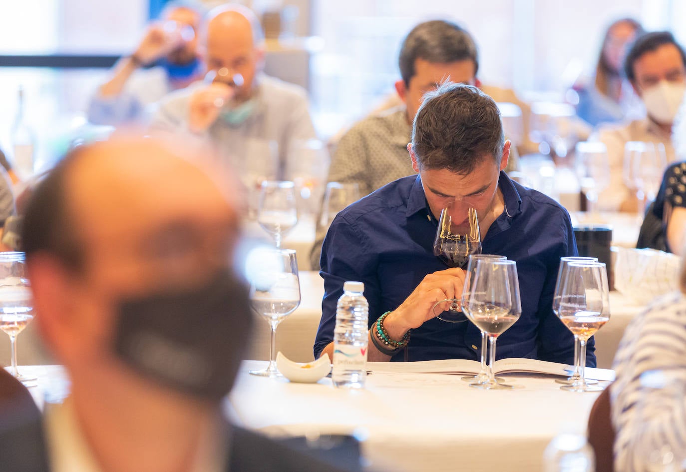 Bodegas Valdelacierva presentó anoche en los salones del Restaurante Delicatto la colección casi completa de sus elaboraciones de Rioja para el club de catas de lomejordelvinoderioja.com