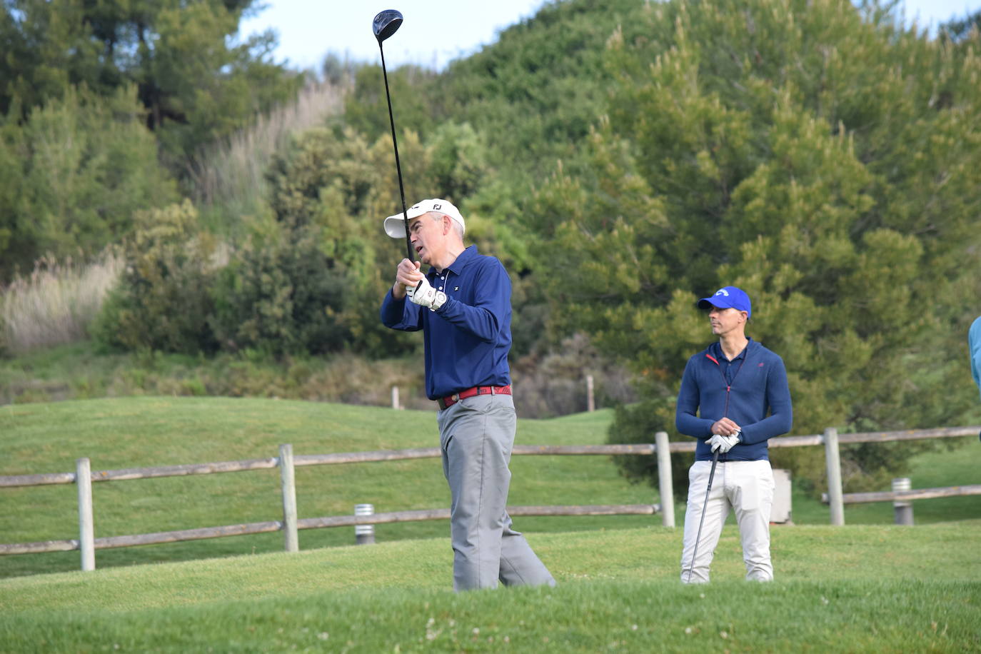 Los participantes el el torneo Bodegas Marco Real de la Liga de Golf y Vino disfrutaron de un gran día de golf en El Campo de Logroño.