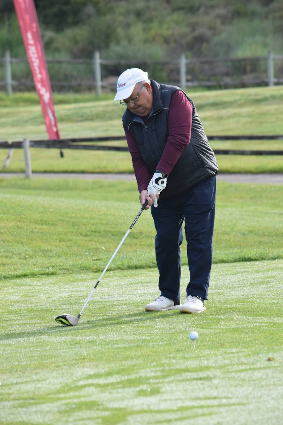 Los participantes el el torneo Bodegas Marco Real de la Liga de Golf y Vino disfrutaron de un gran día de golf en El Campo de Logroño.