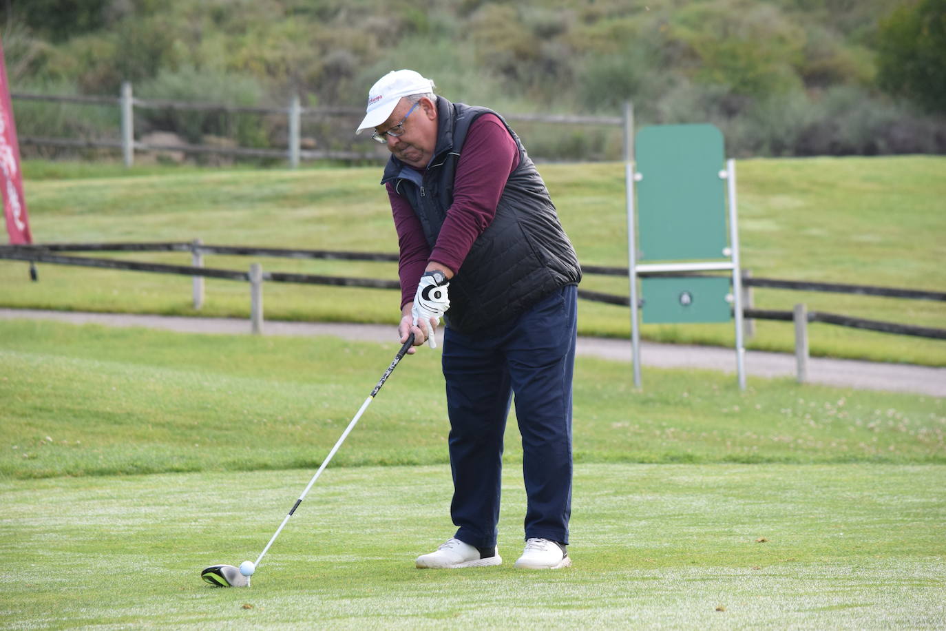 Los participantes el el torneo Bodegas Marco Real de la Liga de Golf y Vino disfrutaron de un gran día de golf en El Campo de Logroño.