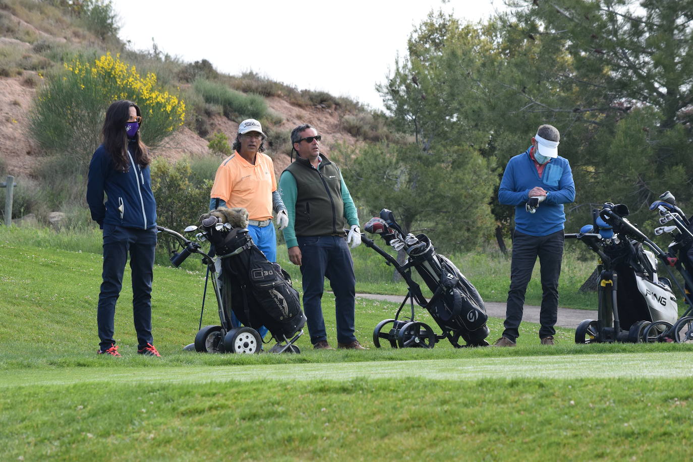 Los participantes el el torneo Bodegas Marco Real de la Liga de Golf y Vino disfrutaron de un gran día de golf en El Campo de Logroño.