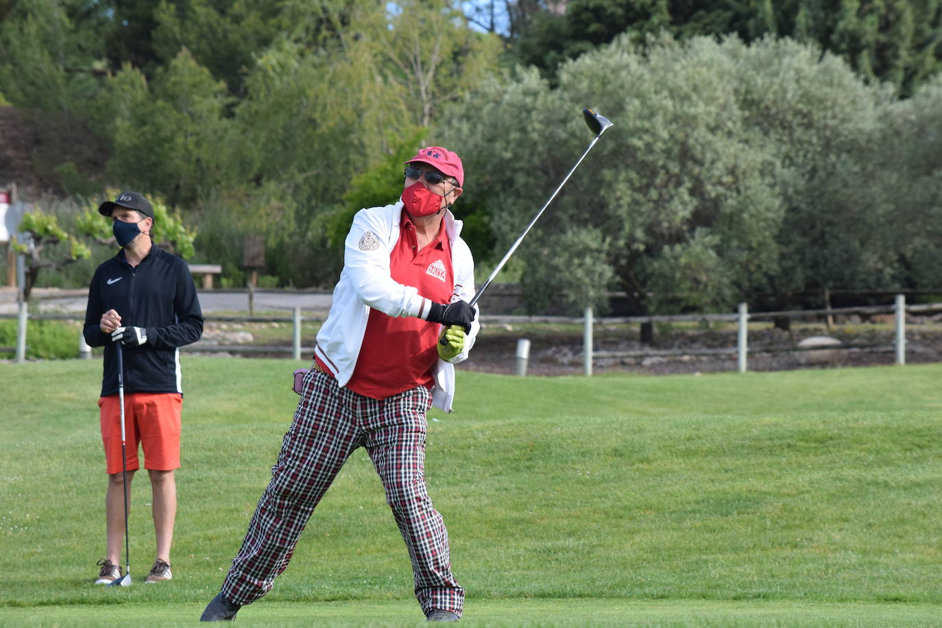 Los participantes el el torneo Bodegas Marco Real de la Liga de Golf y Vino disfrutaron de un gran día de golf en El Campo de Logroño.