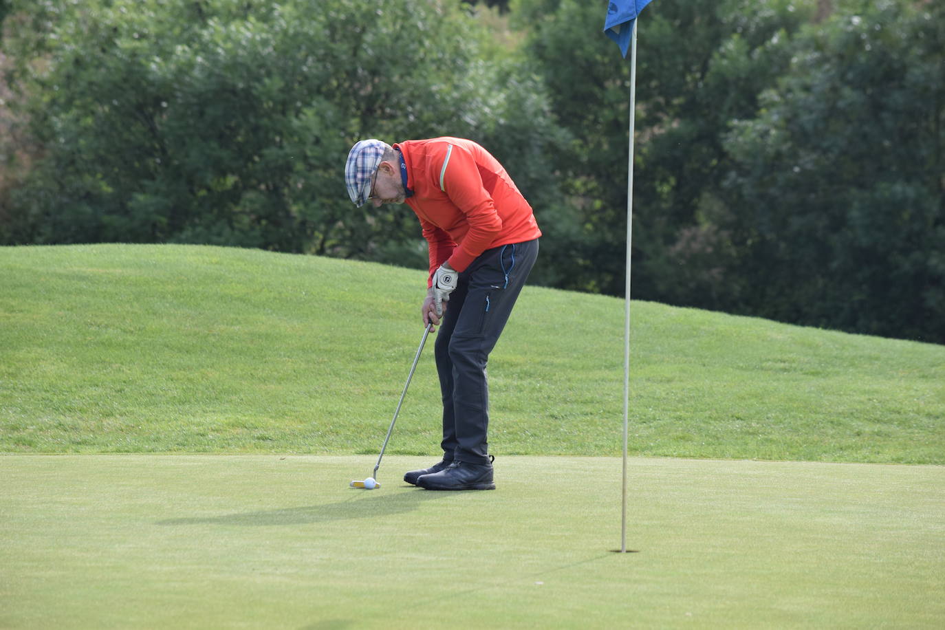 Los participantes el el torneo Bodegas Marco Real de la Liga de Golf y Vino disfrutaron de un gran día de golf en El Campo de Logroño.