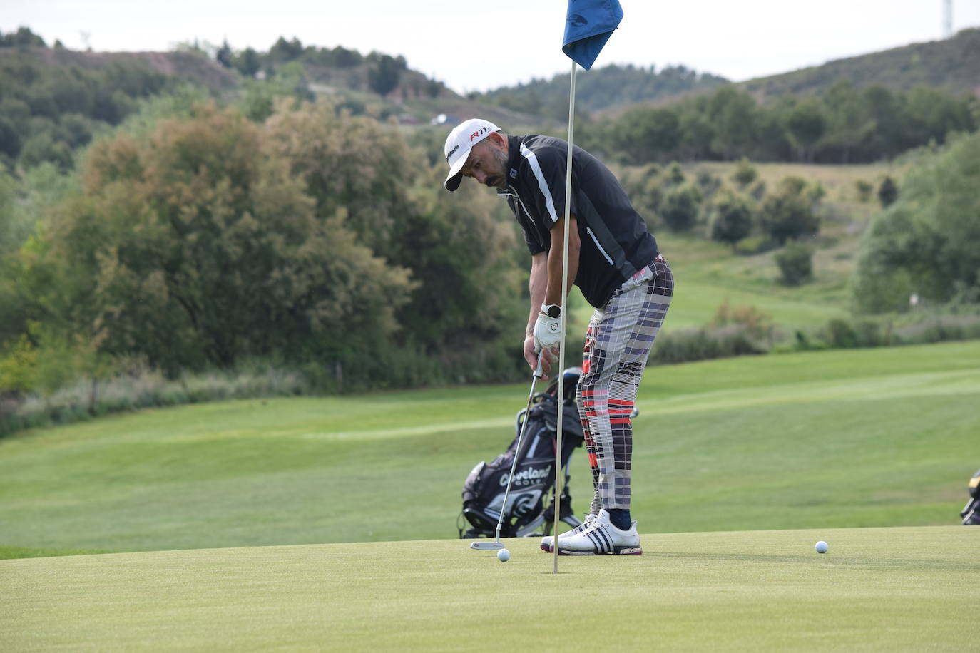 Los participantes el el torneo Bodegas Marco Real de la Liga de Golf y Vino disfrutaron de un gran día de golf en El Campo de Logroño.