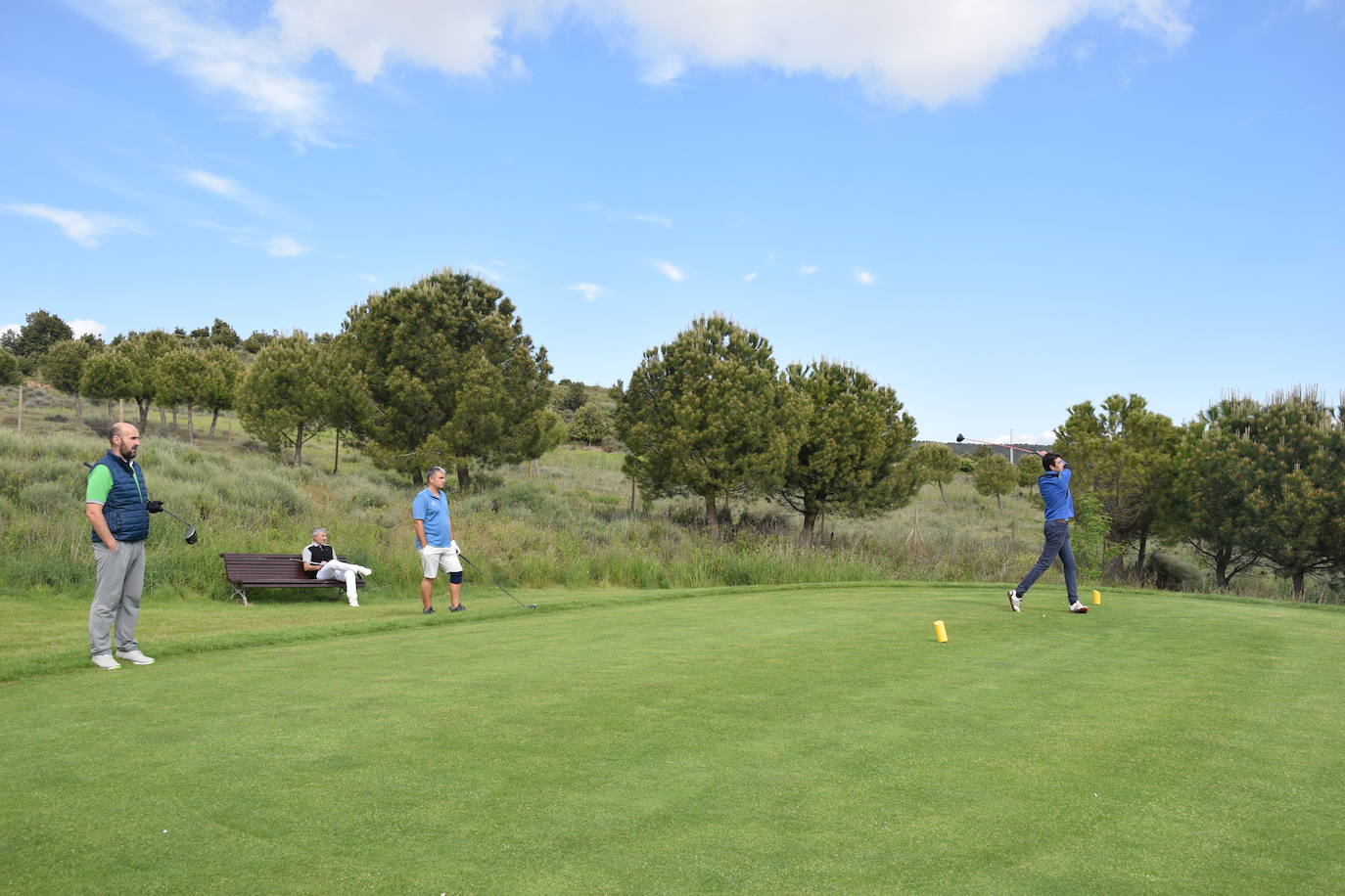 Los participantes el el torneo Bodegas Marco Real de la Liga de Golf y Vino disfrutaron de un gran día de golf en El Campo de Logroño.