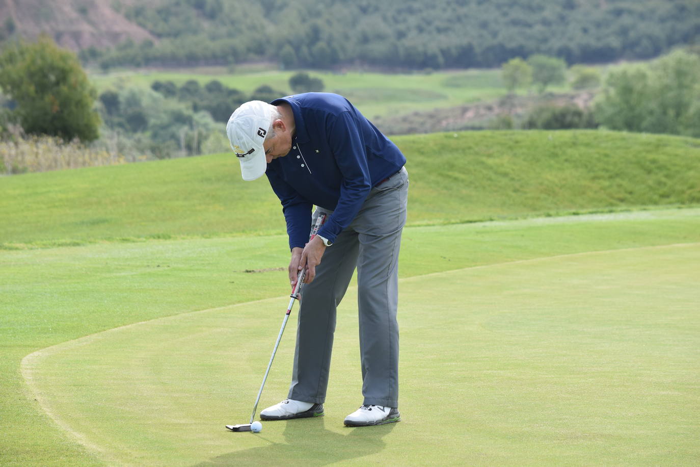 Los participantes el el torneo Bodegas Marco Real de la Liga de Golf y Vino disfrutaron de un gran día de golf en El Campo de Logroño.