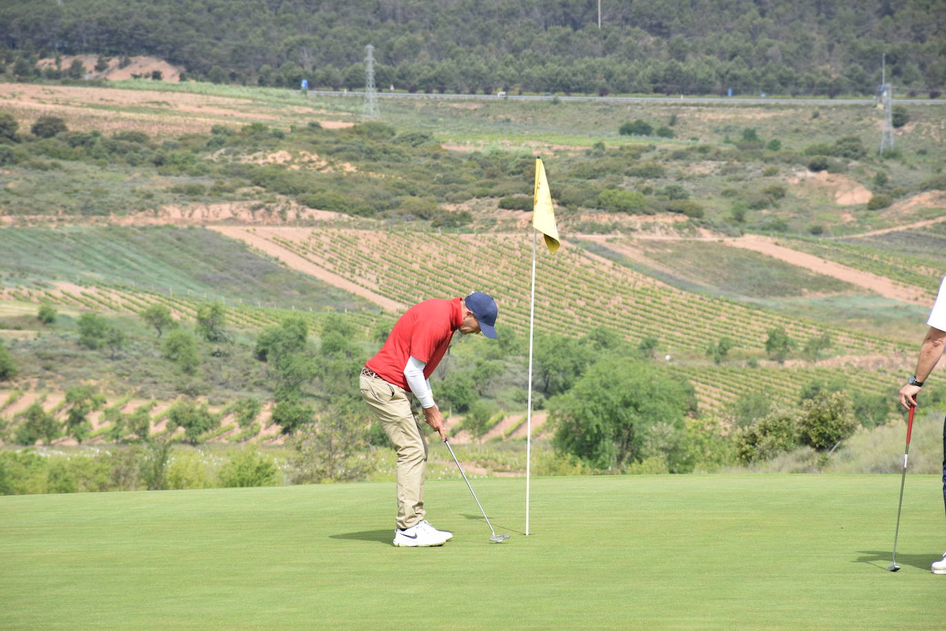 Los participantes el el torneo Bodegas Marco Real de la Liga de Golf y Vino disfrutaron de un gran día de golf en El Campo de Logroño.