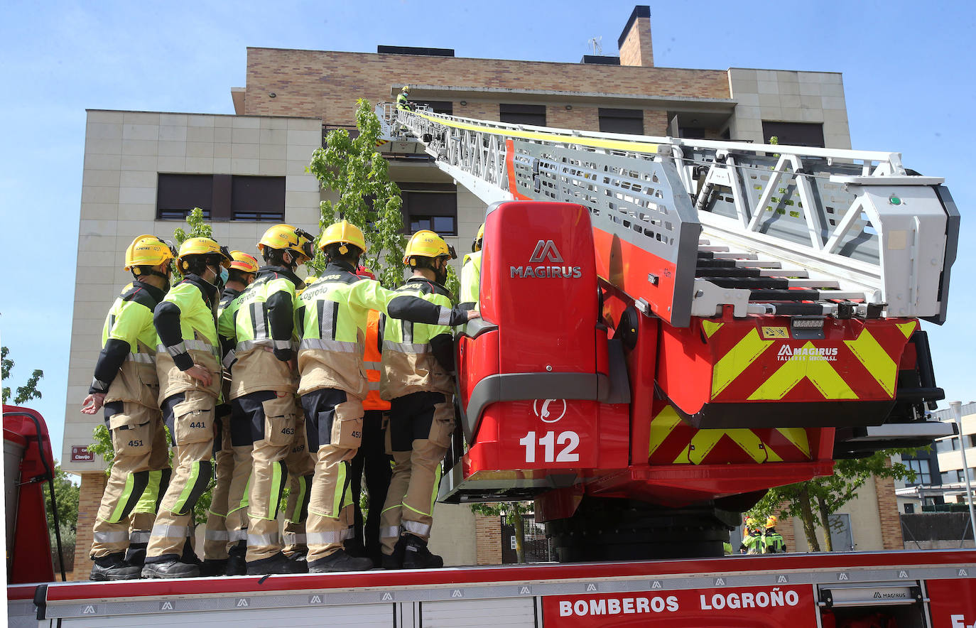 Fotos: Bomberos de Logroño participan en un curso de formación para el manejo de la escala