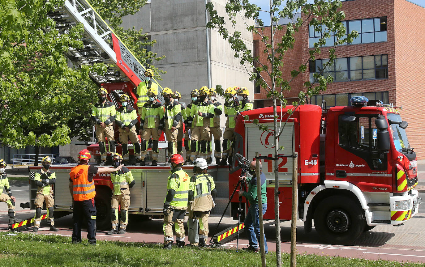 Fotos: Bomberos de Logroño participan en un curso de formación para el manejo de la escala
