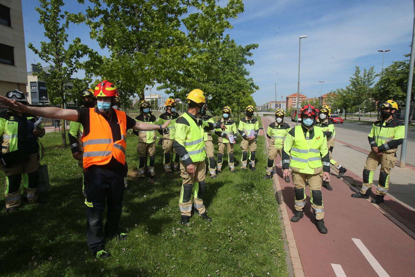 Fotos: Bomberos de Logroño participan en un curso de formación para el manejo de la escala