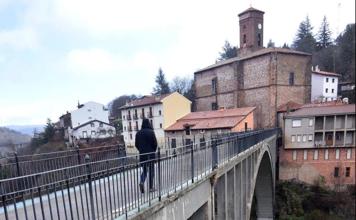 El Gobierno riojano refuerza su compromiso con Ortigosa para la rehabilitación del puente