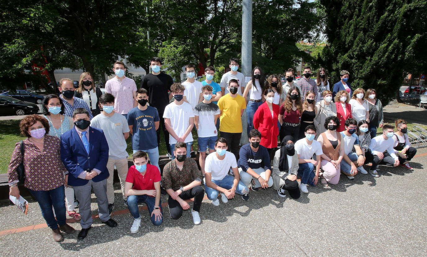 Fotos: Los alumnos de Ingeniería Industrial de la UR presentan sus ingenios para facilitar la vida a personas con alguna discapacidad