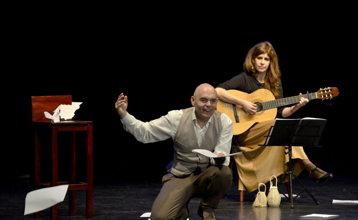 Jorge Padín y Elena Aranoa, en un momento de 'Las nanas según Lorca'. 