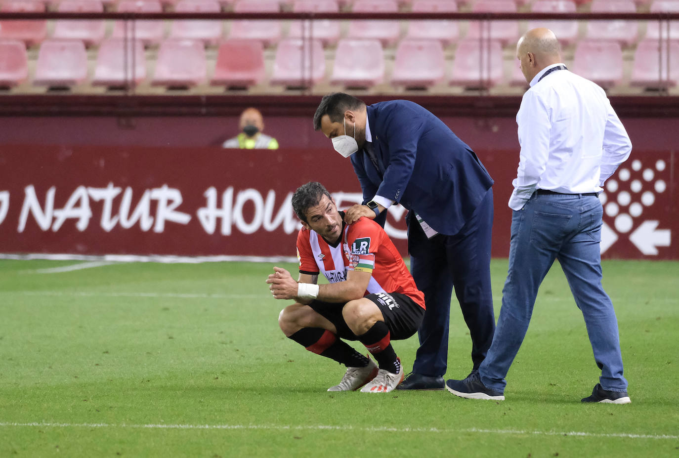 Fotos: Las imágenes de la tristeza de la UD Logroñés tras el descenso