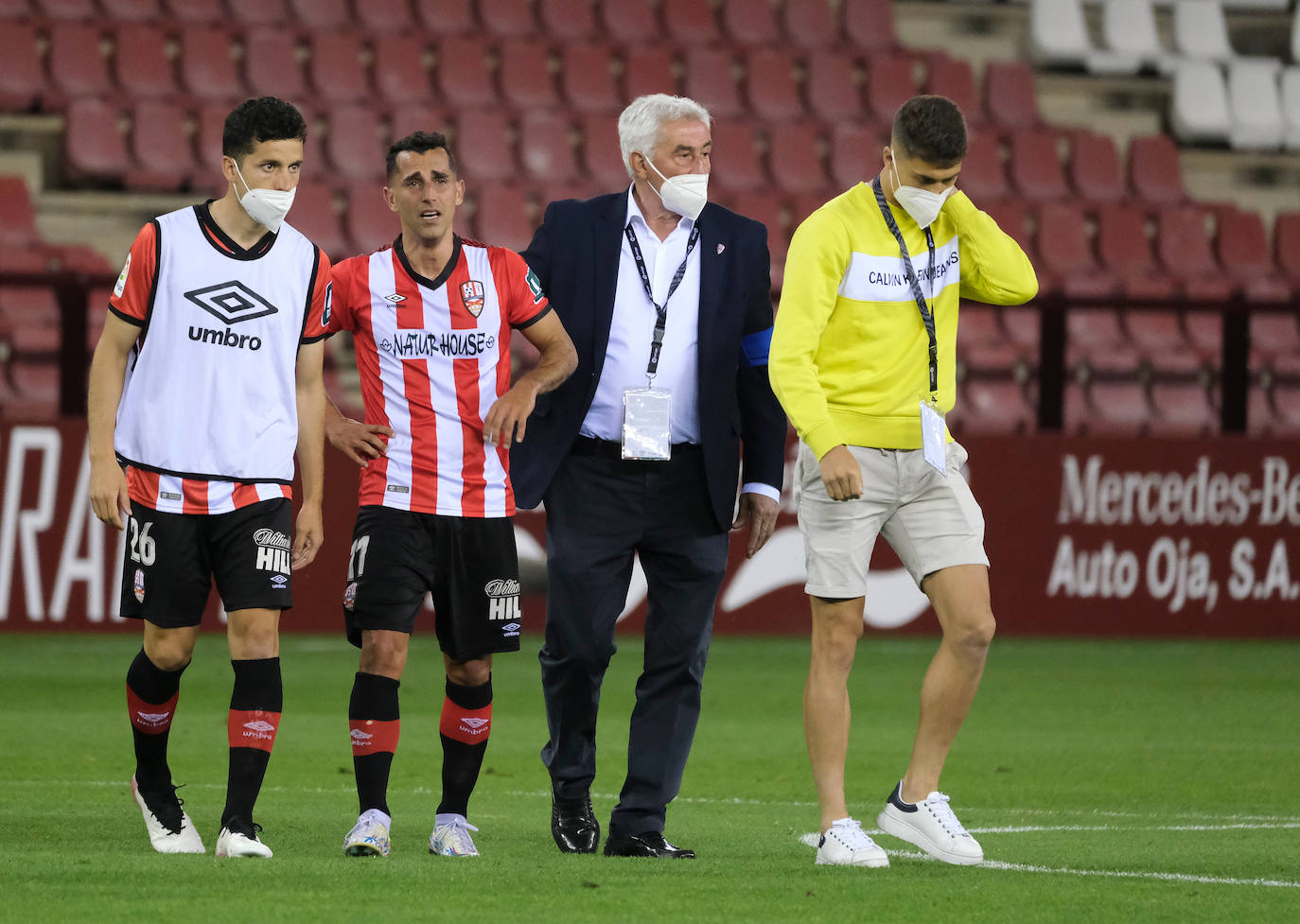 Fotos: Las imágenes de la tristeza de la UD Logroñés tras el descenso